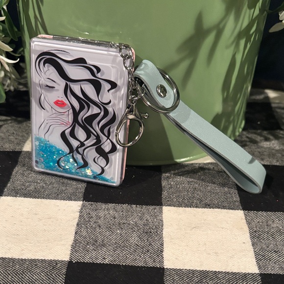 Stylish Glitter Mirror with Artistic Design - Picture 2 of 5